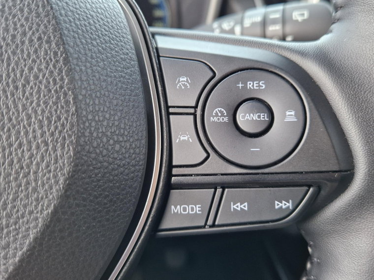 Vehicle Image 25