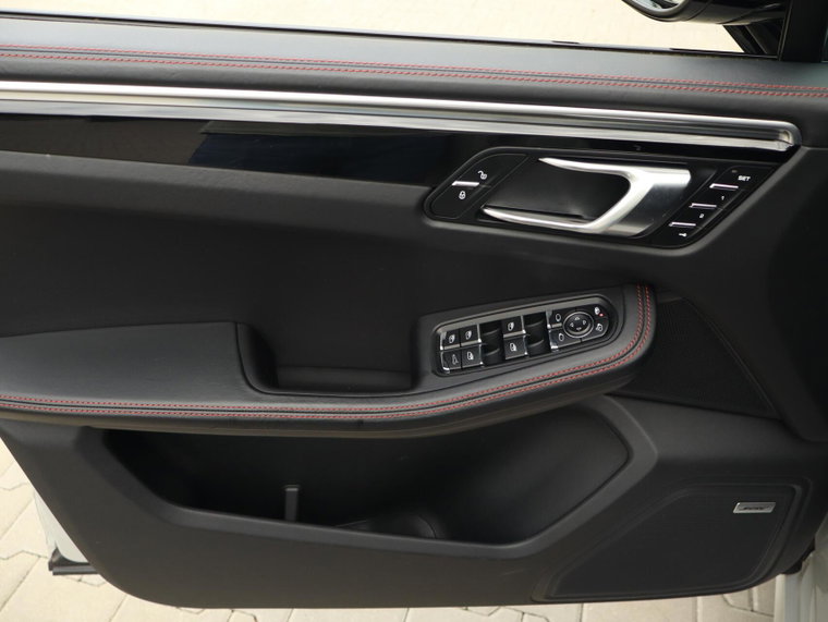 Vehicle Image 52