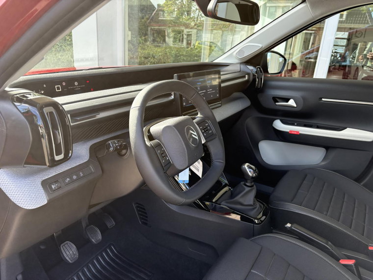 Vehicle Image 25