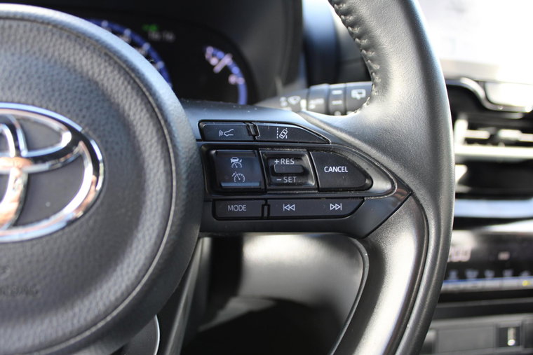Vehicle Image 25