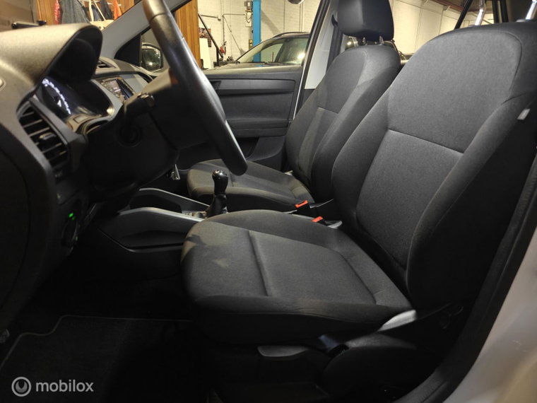 Vehicle Image 16