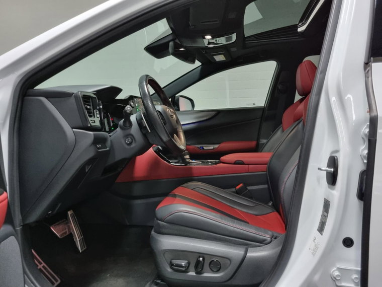 Vehicle Image 12