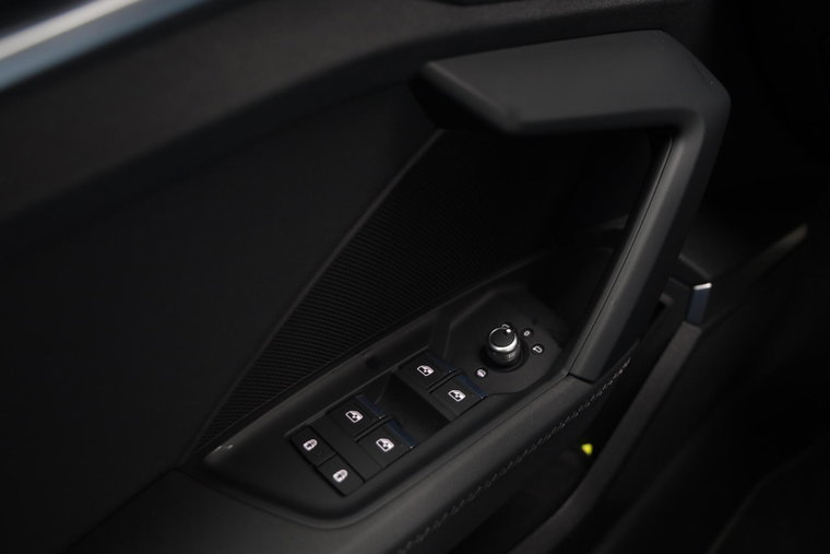Vehicle Image 42