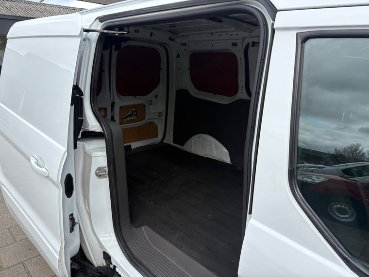 Vehicle Image 32
