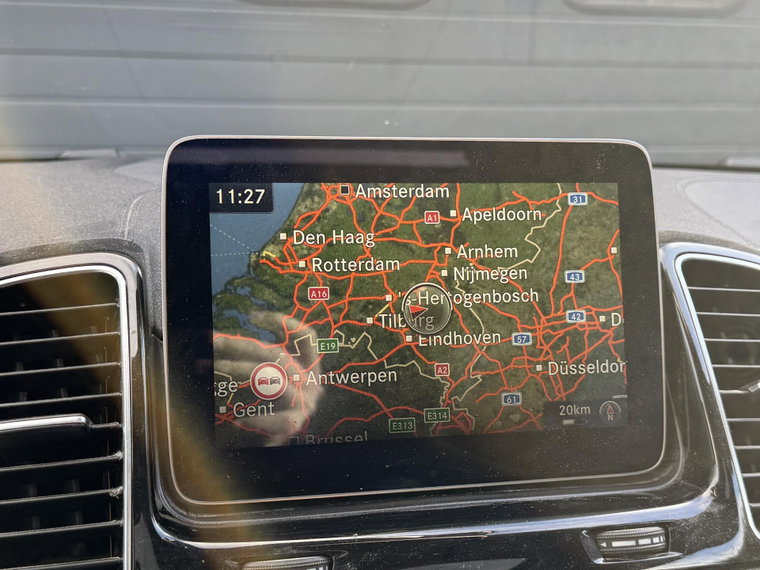 Vehicle Image 25