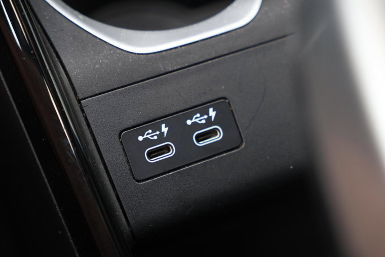 Vehicle Image 25