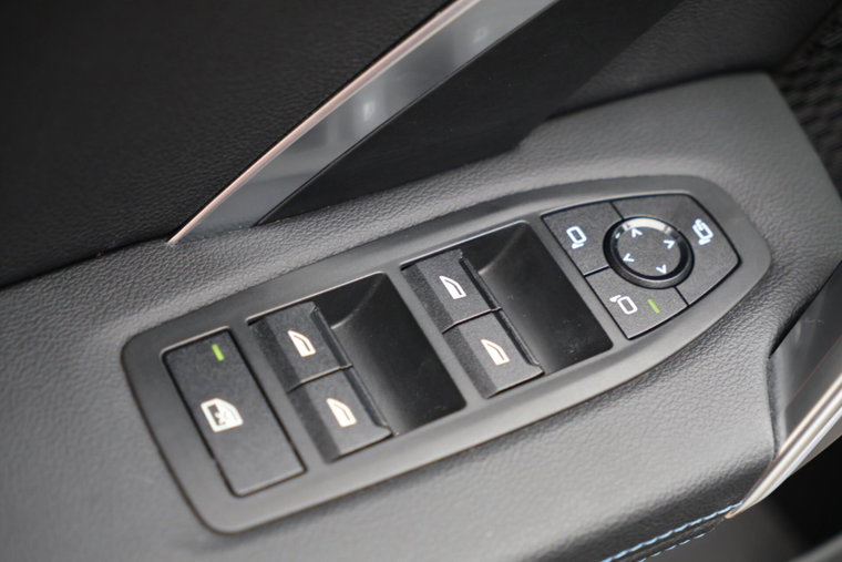 Vehicle Image 32