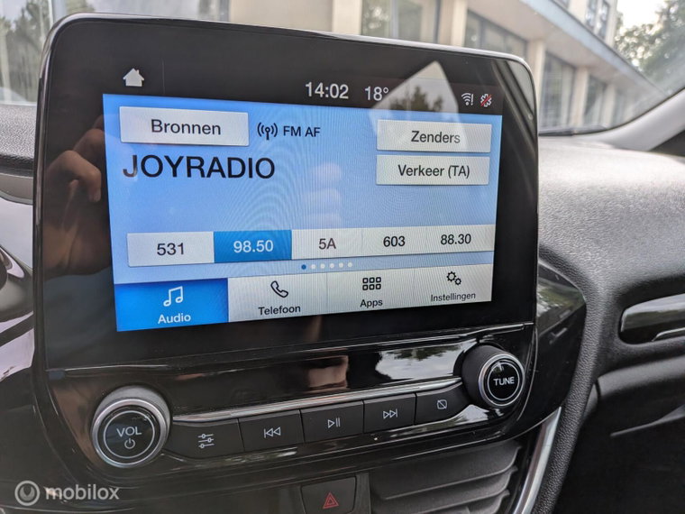 Vehicle Image 11