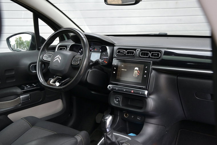 Vehicle Image 11