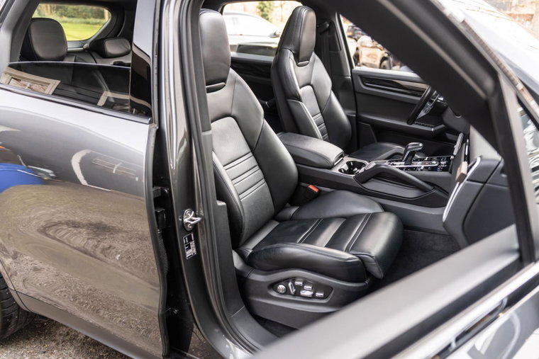 Vehicle Image 18