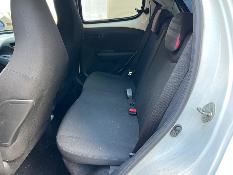 Vehicle Image 15