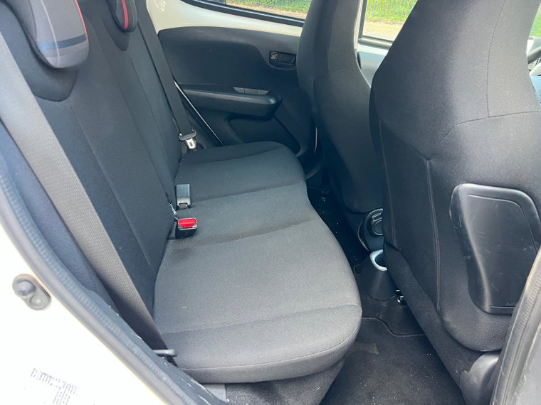 Vehicle Image 16