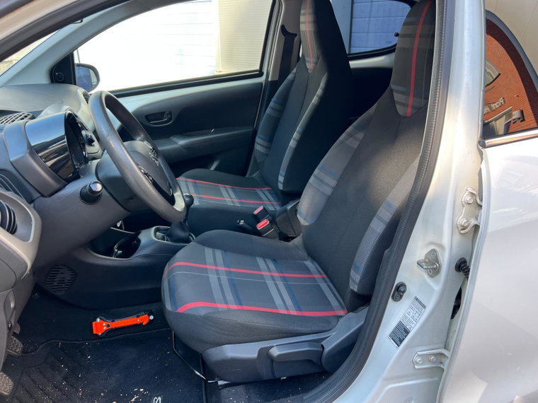 Vehicle Image 9