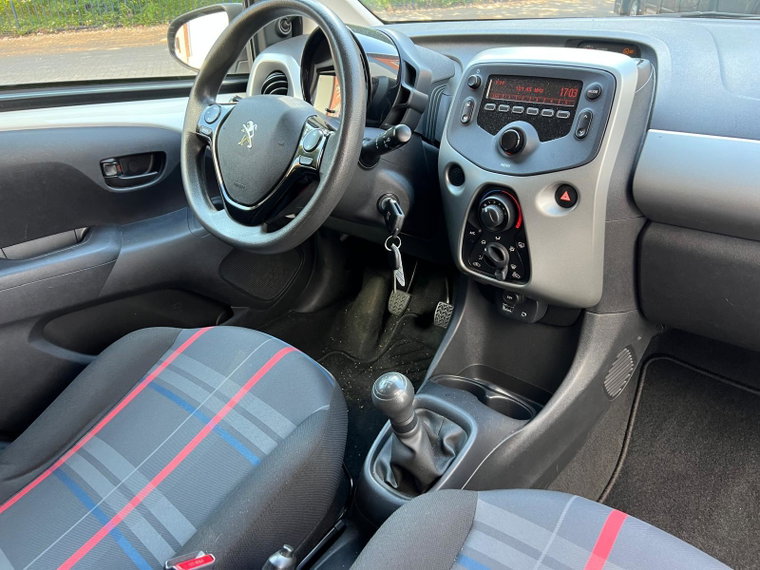 Vehicle Image 10