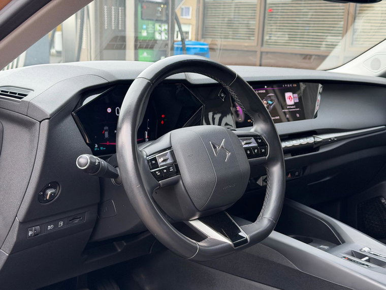 Vehicle Image 23