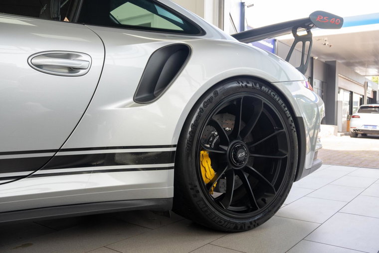 Vehicle Image 32