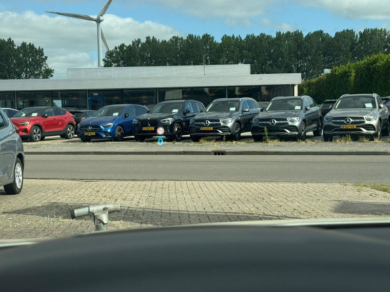 Vehicle Image 25
