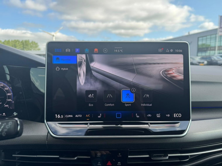 Vehicle Image 38