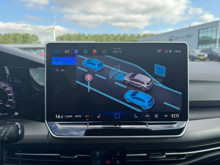Vehicle Image 40