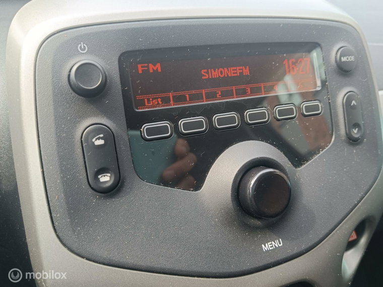 Vehicle Image 16