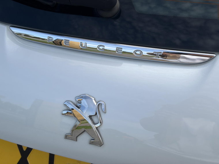 Vehicle Image 35