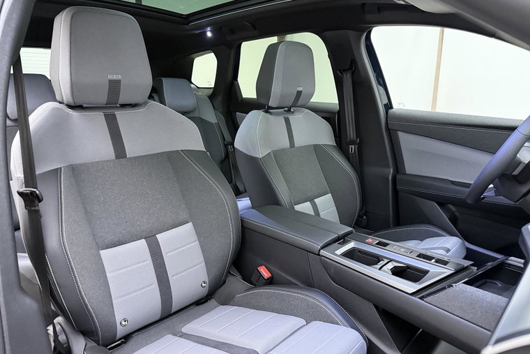 Vehicle Image 14