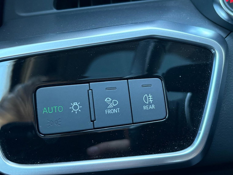 Vehicle Image 32