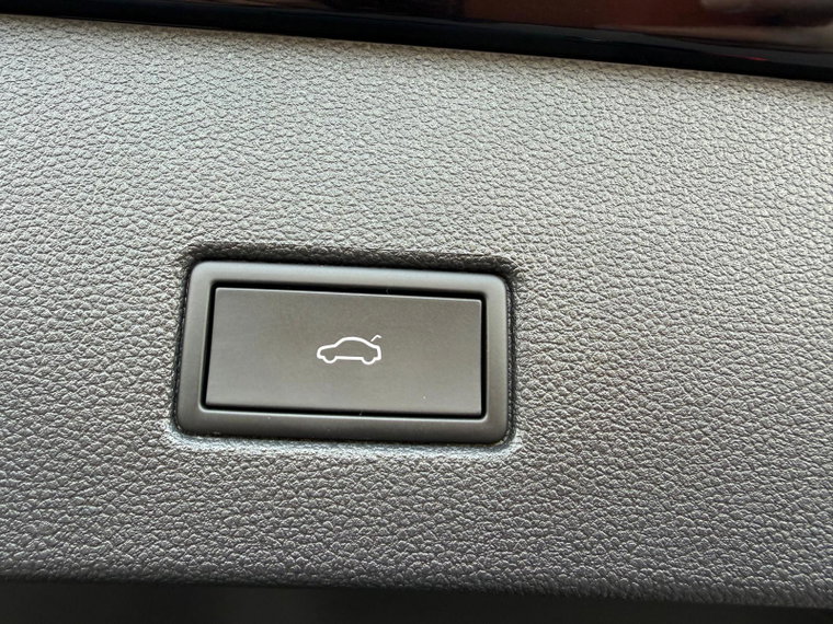Vehicle Image 28