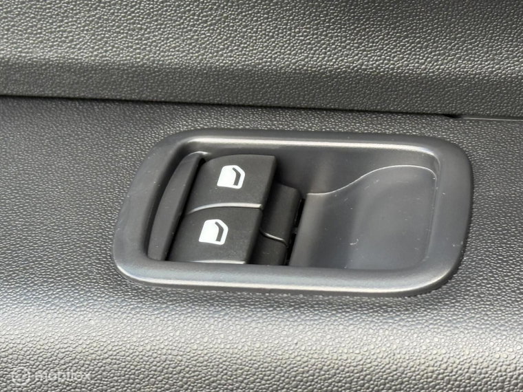 Vehicle Image 28