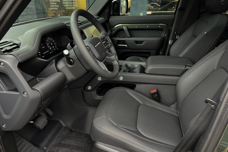 Vehicle Image 12