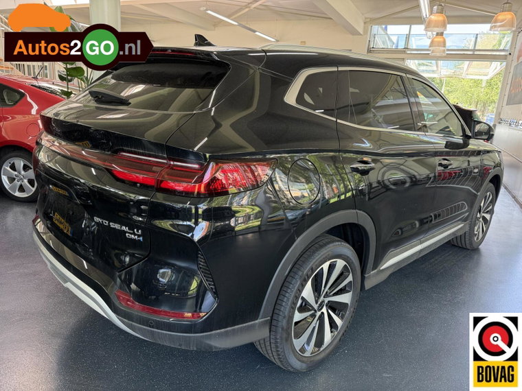 Vehicle Image 12