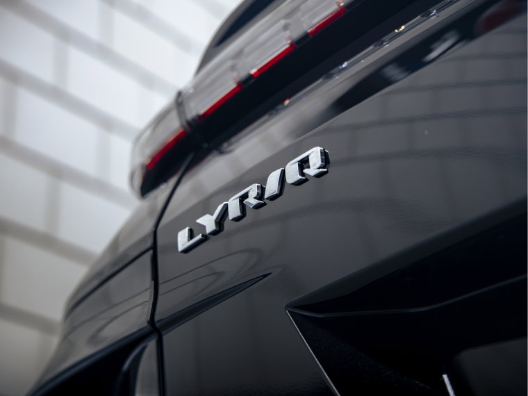 Vehicle Image 12