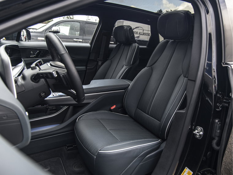 Vehicle Image 16