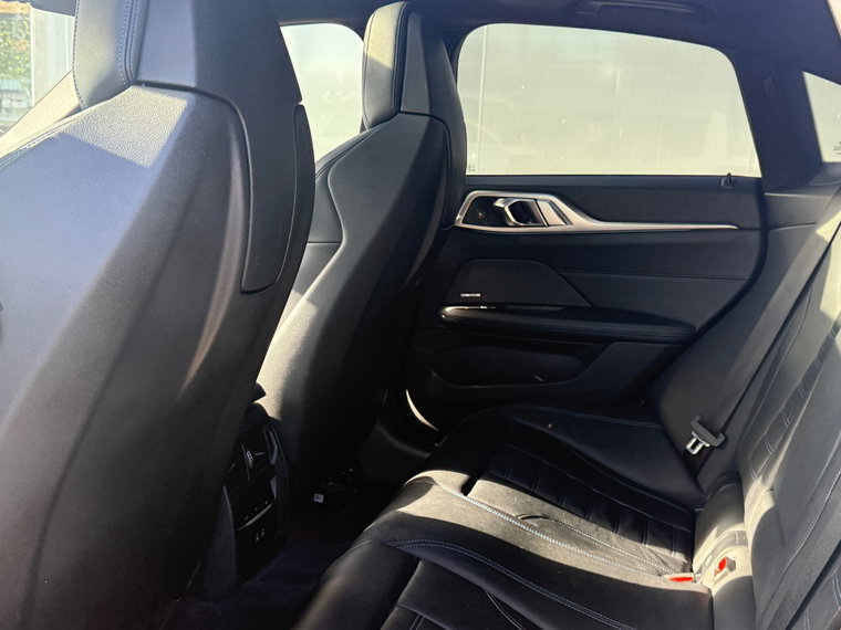 Vehicle Image 32
