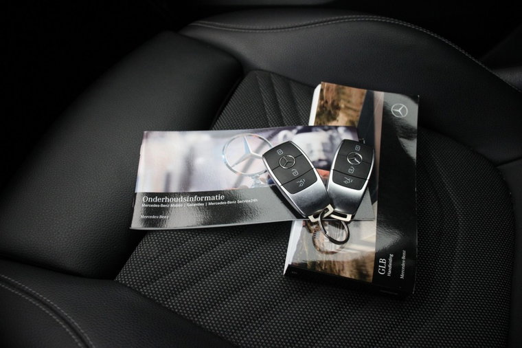 Vehicle Image 32