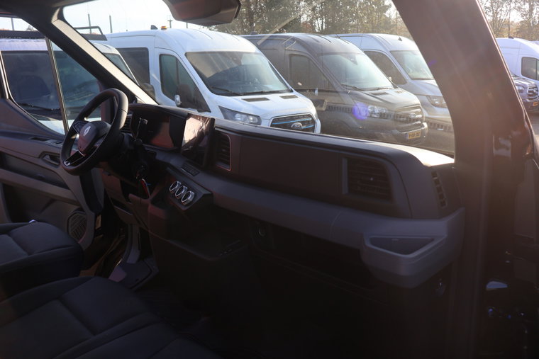 Vehicle Image 38