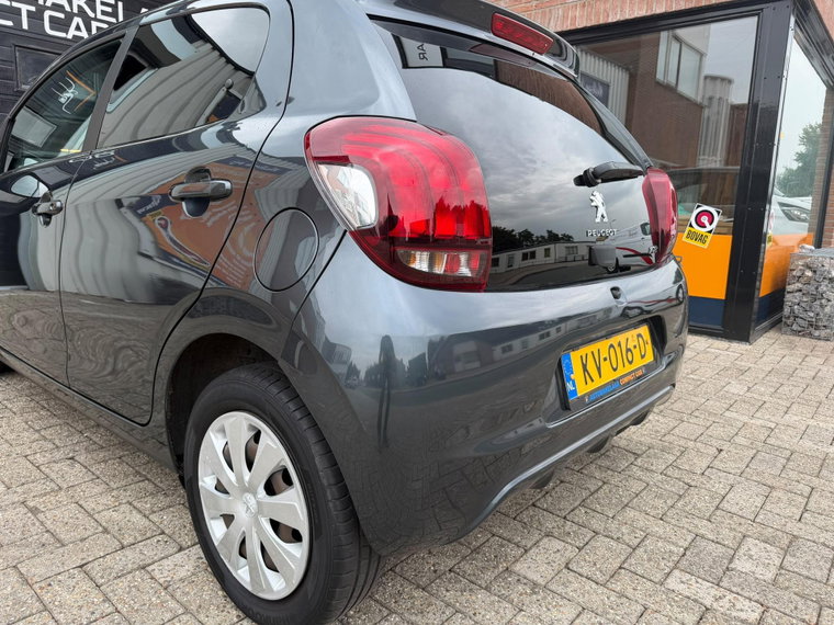 Vehicle Image 16
