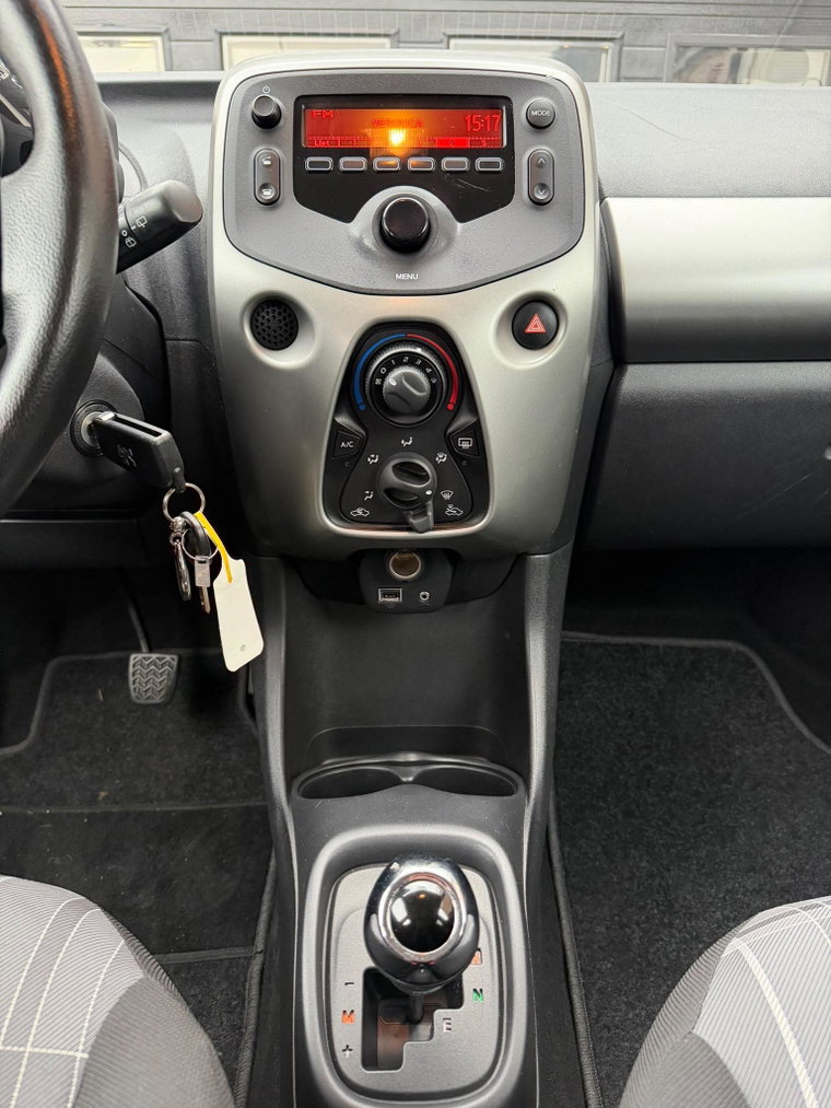 Vehicle Image 29