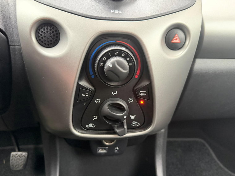 Vehicle Image 32