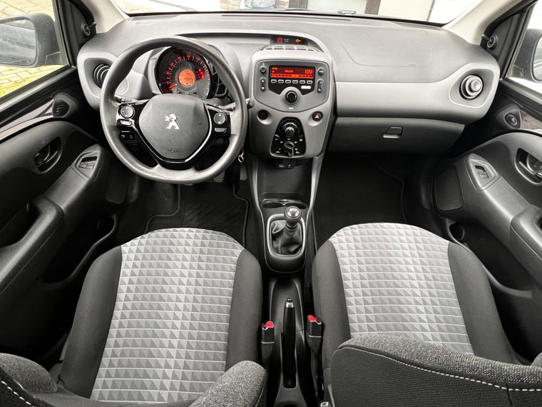 Vehicle Image 14