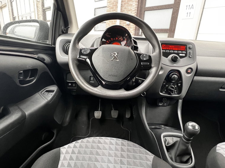 Vehicle Image 15