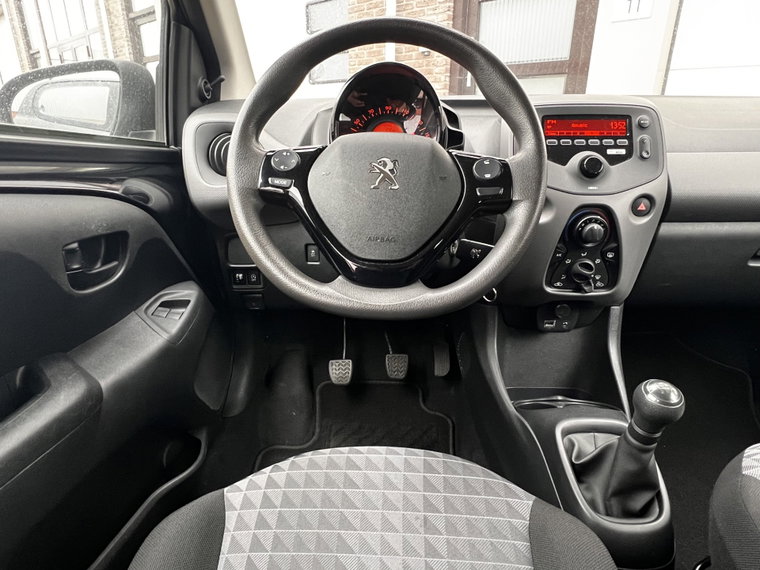 Vehicle Image 16