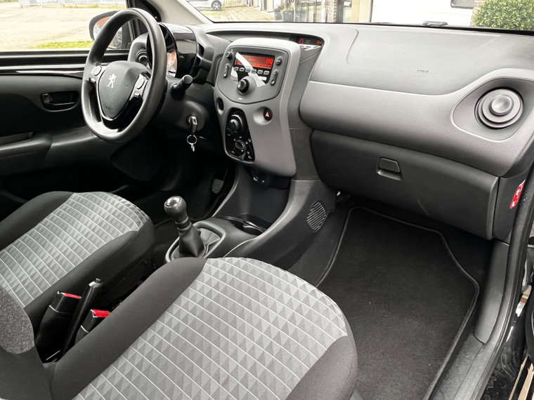 Vehicle Image 18