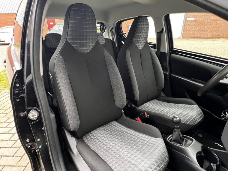 Vehicle Image 19