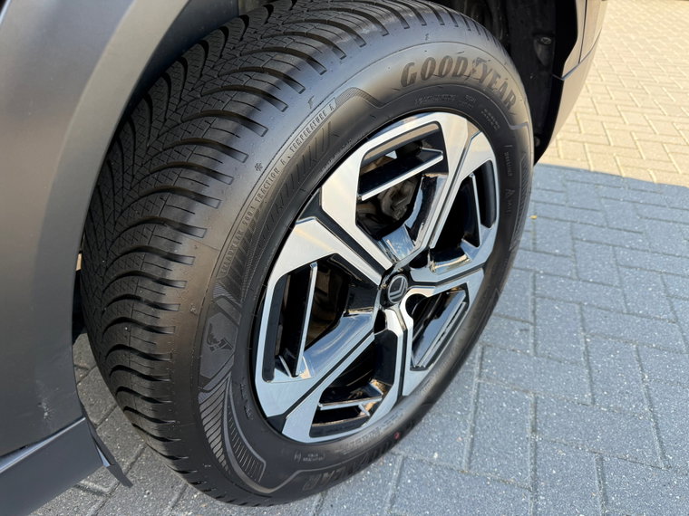 Vehicle Image 22
