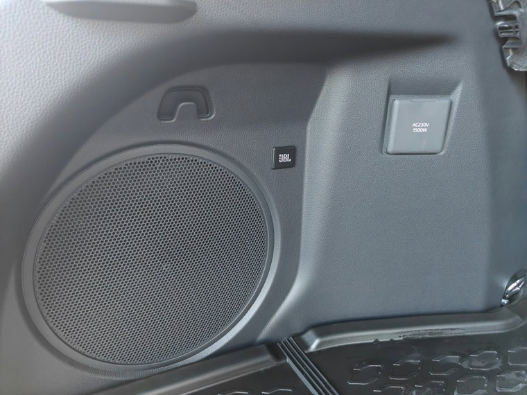 Vehicle Image 32