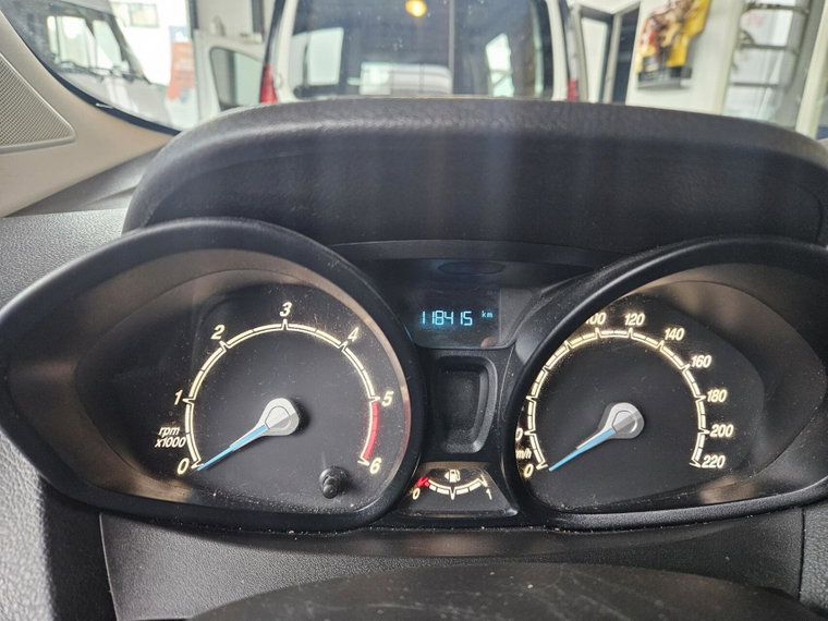 Vehicle Image 25