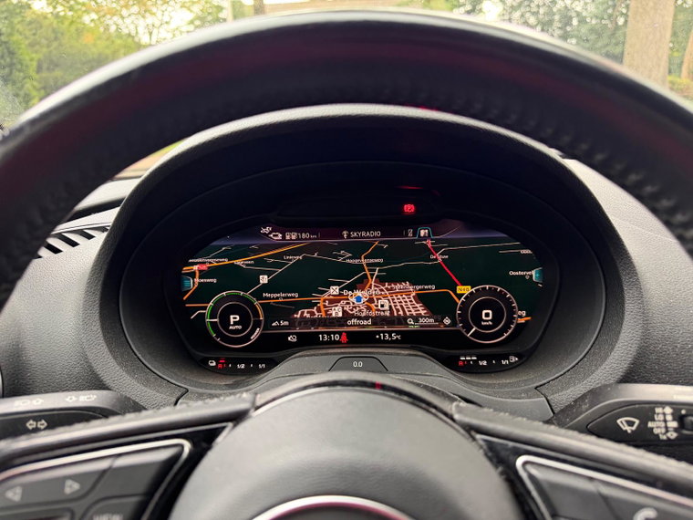 Vehicle Image 25