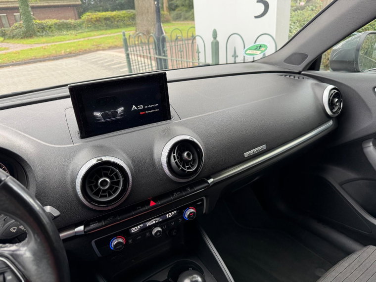 Vehicle Image 29