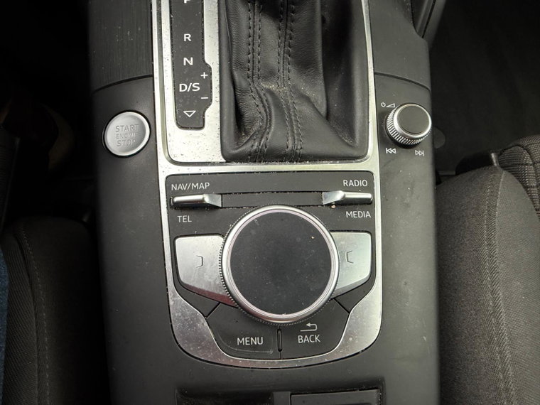 Vehicle Image 38